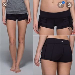 🍋 Lululemon Hot Hot Shorts 🍋